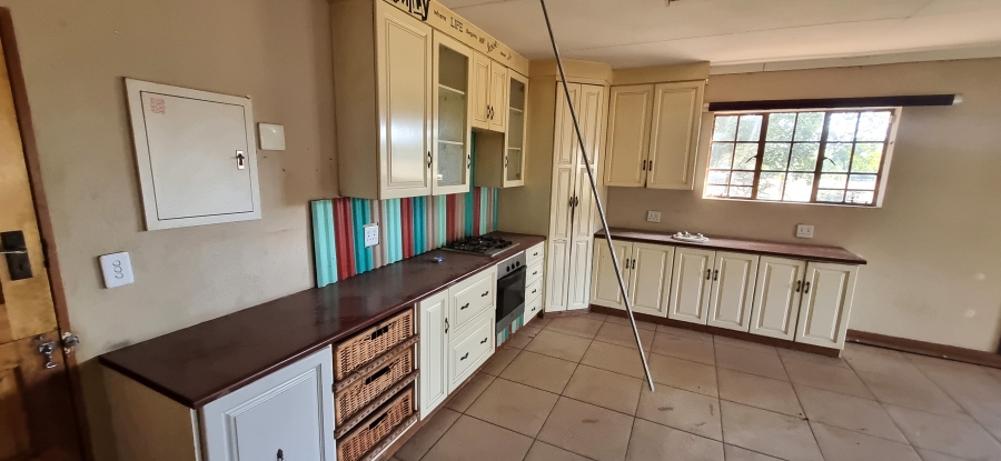 7 Bedroom Property for Sale in De Kroon A H North West